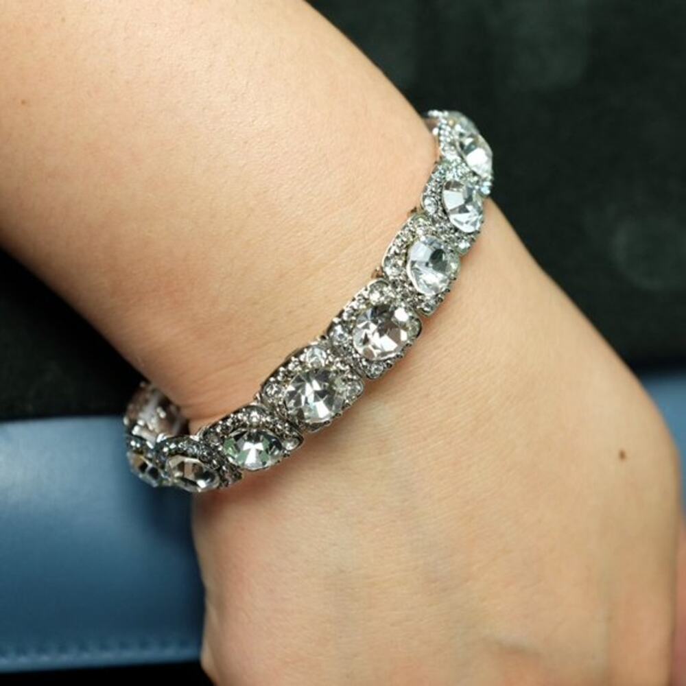 Women's Falari Clear Cluster Crystal Rhinestone Stretch Fashion Bracelet